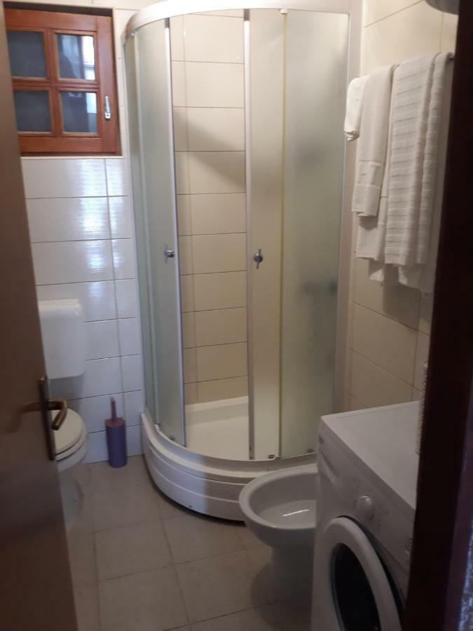 Apartman Grospic 2 세사리카 외부 사진